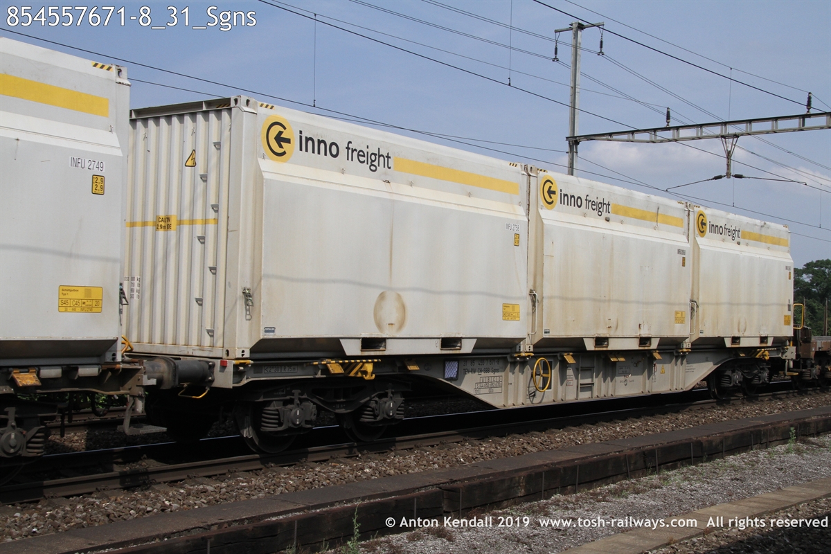 854557671-8_31_Sgns.JPG